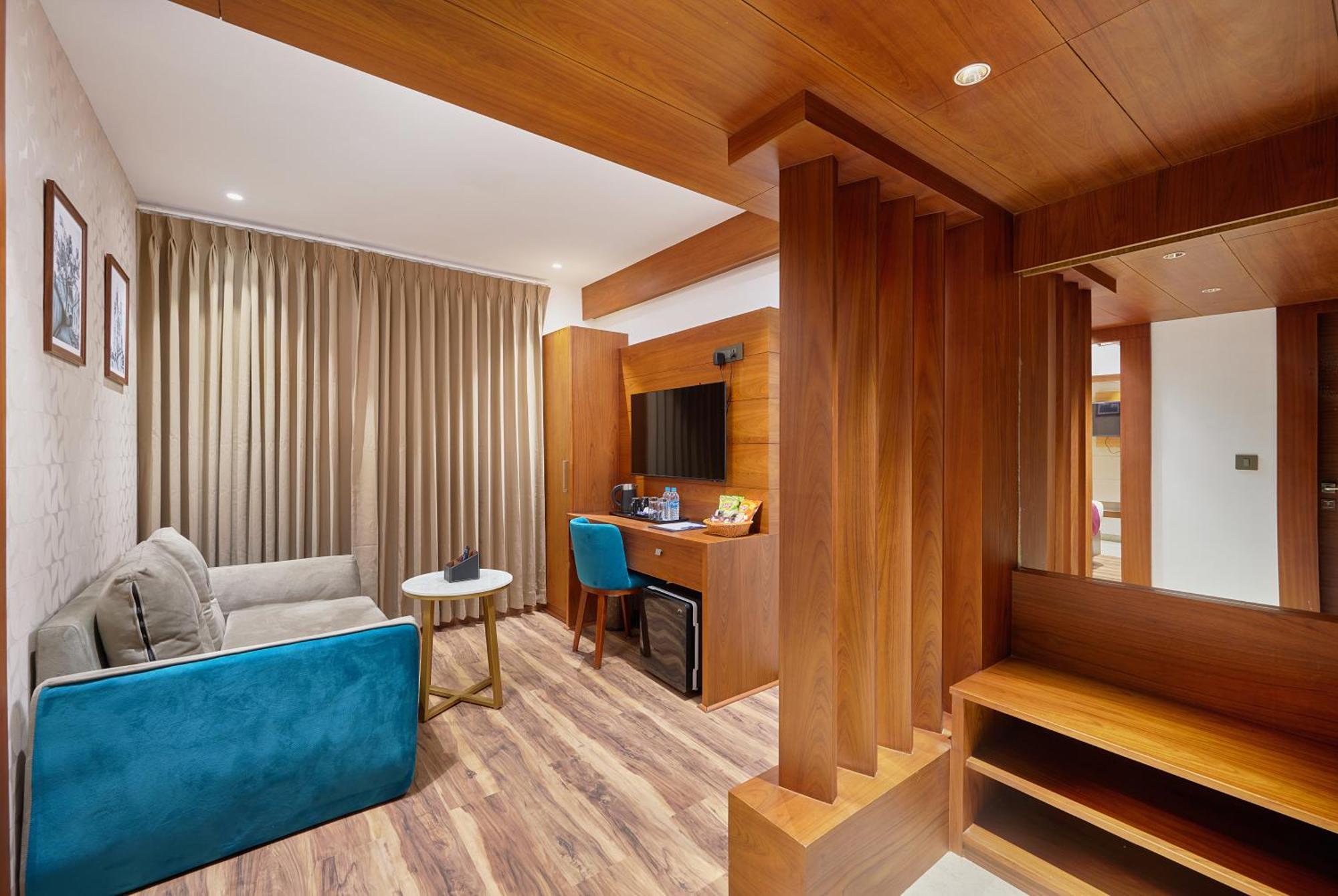 Q-White Crescent Hotel Kochi Room photo