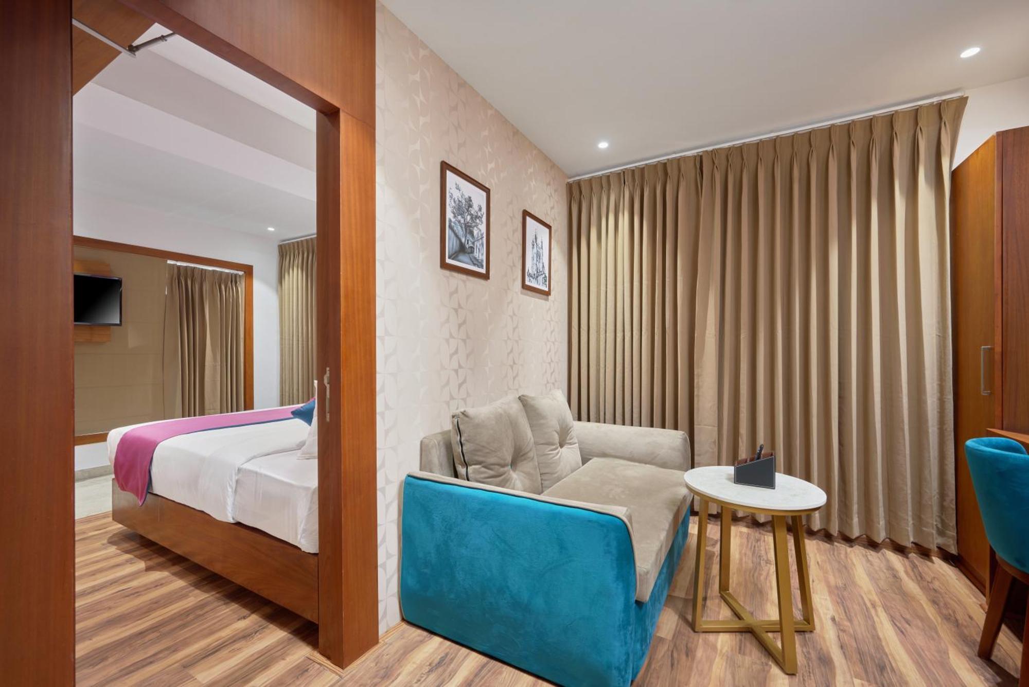 Q-White Crescent Hotel Kochi Exterior photo